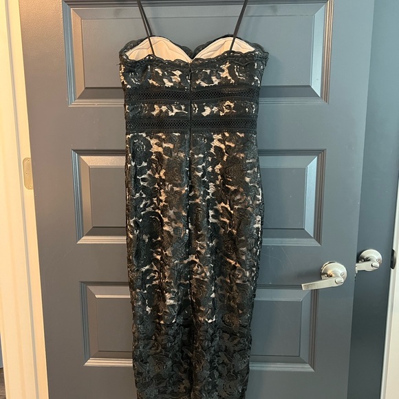 Avery G Lace Dress - Picture 5 of 8